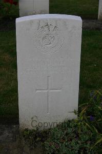 Dozinghem Military Cemetery - Tucker, Sidney John