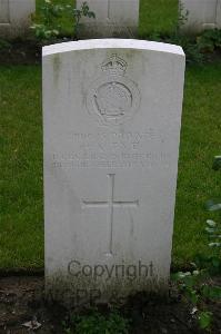 Dozinghem Military Cemetery - Tye, P A