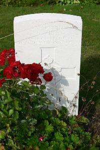 Dozinghem Military Cemetery - Vine, George