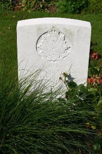 Dozinghem Military Cemetery - Waddington, Dominic