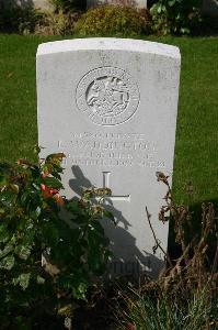 Dozinghem Military Cemetery - Waddington, Edgar