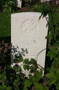 Dozinghem Military Cemetery - Wadey, W M