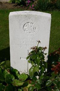 Dozinghem Military Cemetery - Waind, J B