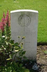 Dozinghem Military Cemetery - Walker, R