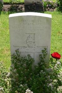 Dozinghem Military Cemetery - Wallace, A