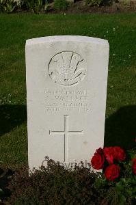 Dozinghem Military Cemetery - Wallace, J