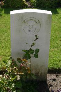 Dozinghem Military Cemetery - Wallace, M H