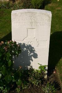 Dozinghem Military Cemetery - Wareing, Cecil Hooton