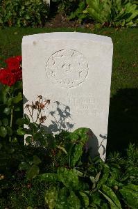 Dozinghem Military Cemetery - Warrenger, Frank Edward