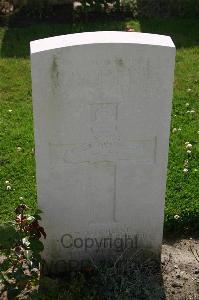 Dozinghem Military Cemetery - Waterland, G