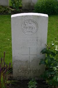 Dozinghem Military Cemetery - Waters, A W