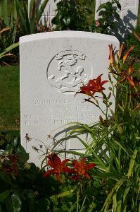 Dozinghem Military Cemetery - Waters, H