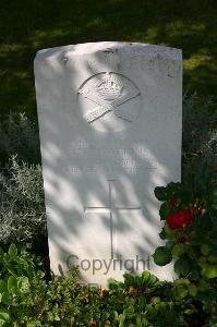 Dozinghem Military Cemetery - Watkins, H T