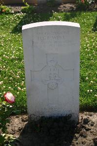 Dozinghem Military Cemetery - West, Harry George Edward