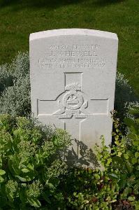 Dozinghem Military Cemetery - Whewell, J
