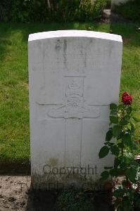 Dozinghem Military Cemetery - Whinnett, Arthur Edward