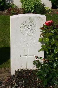 Dozinghem Military Cemetery - White, A B