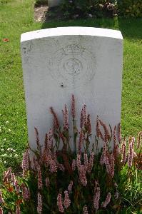 Dozinghem Military Cemetery - White, A N