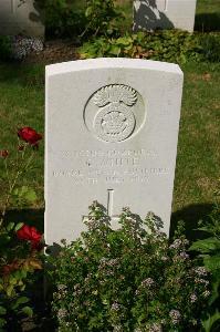 Dozinghem Military Cemetery - White, C