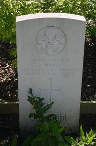 Dozinghem Military Cemetery - White, Edward