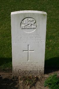 Dozinghem Military Cemetery - Whitfield, William Peel