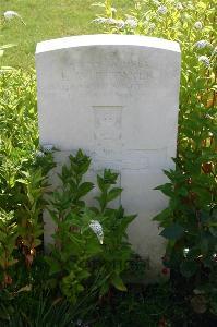 Dozinghem Military Cemetery - Whittaker, Louis