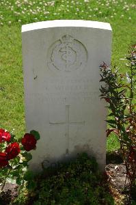Dozinghem Military Cemetery - Whittle, R
