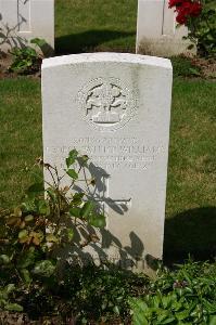 Dozinghem Military Cemetery - Williams, George Patrick
