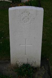 Dozinghem Military Cemetery - Williams, Robert Thomas