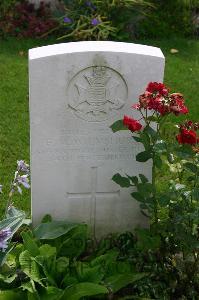Dozinghem Military Cemetery - Wilmshurst, F M