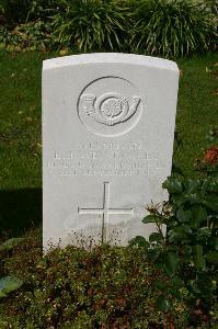 Dozinghem Military Cemetery - Winstanley, E J