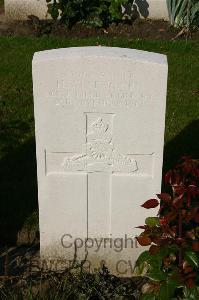 Dozinghem Military Cemetery - Winterburn, H