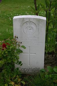 Dozinghem Military Cemetery - Wood, E J