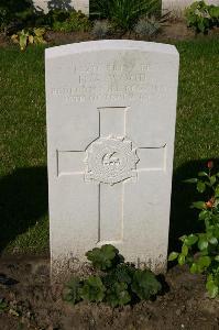 Dozinghem Military Cemetery - Wood, H A