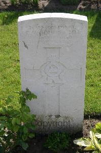 Dozinghem Military Cemetery - Woodend, R