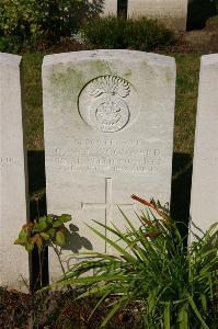 Dozinghem Military Cemetery - Woodward, George William John