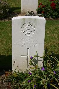 Dozinghem Military Cemetery - Wornes, J E