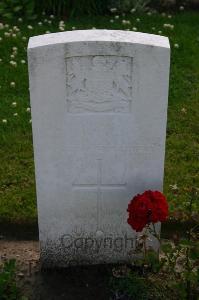 Dozinghem Military Cemetery - Wright, F