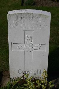 Dozinghem Military Cemetery - Yarwood, Frank