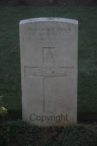 Louvencourt Military Cemetery - Bennett, Arthur