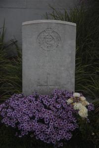 Louvencourt Military Cemetery - Emm, F T