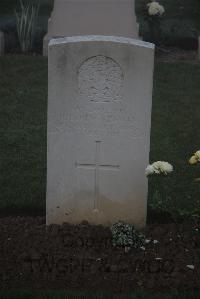 Louvencourt Military Cemetery - Hinckesman, R B
