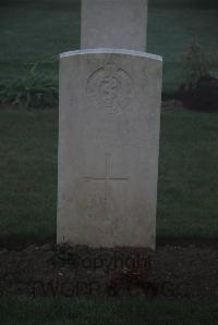 Louvencourt Military Cemetery - Holtham, F