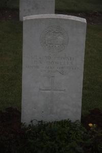 Louvencourt Military Cemetery - Howells, Francis Vincent