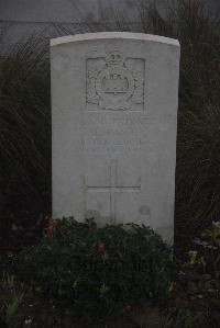 Louvencourt Military Cemetery - Hunt, James