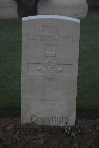 Louvencourt Military Cemetery - Jones, F