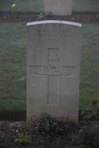 Louvencourt Military Cemetery - Knowles, D W