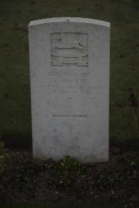 Louvencourt Military Cemetery - MacKin, Thomas