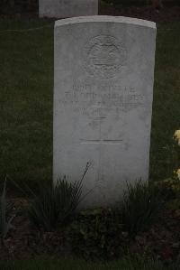 Louvencourt Military Cemetery - Maloney, Louis