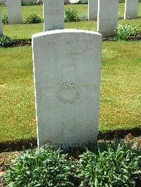 Louvencourt Military Cemetery - Newell, Frank Leslie